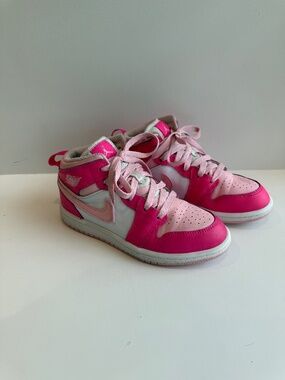 NIKE Air Jordan 1 Mid (Fierce Pink)